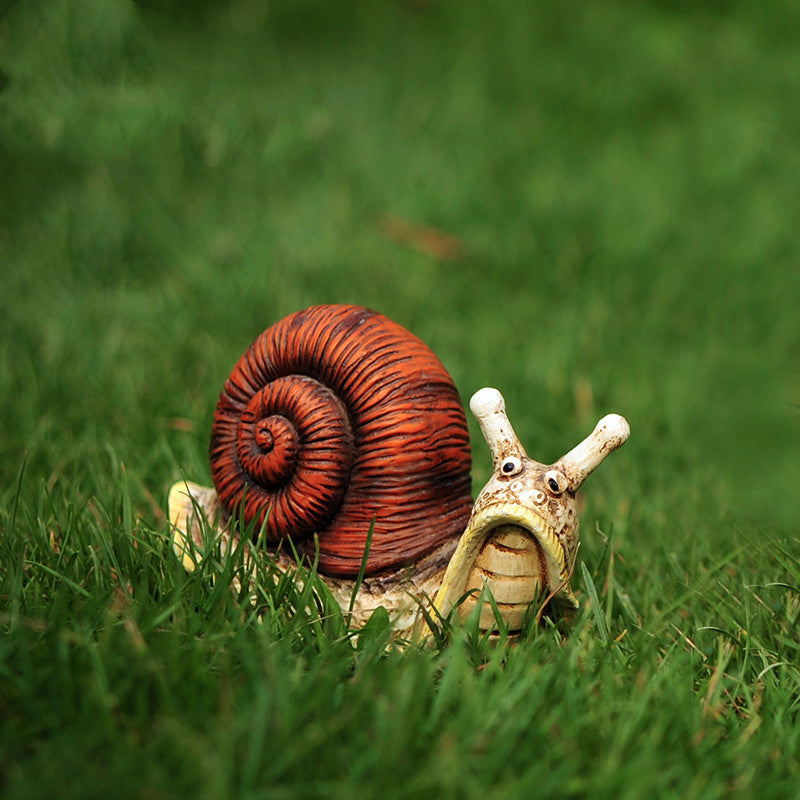 Wetterfeste Schnecken-Gartenfigur aus Kunstharz — naturgetreue Deko Schnecke für Beet und Terrasse