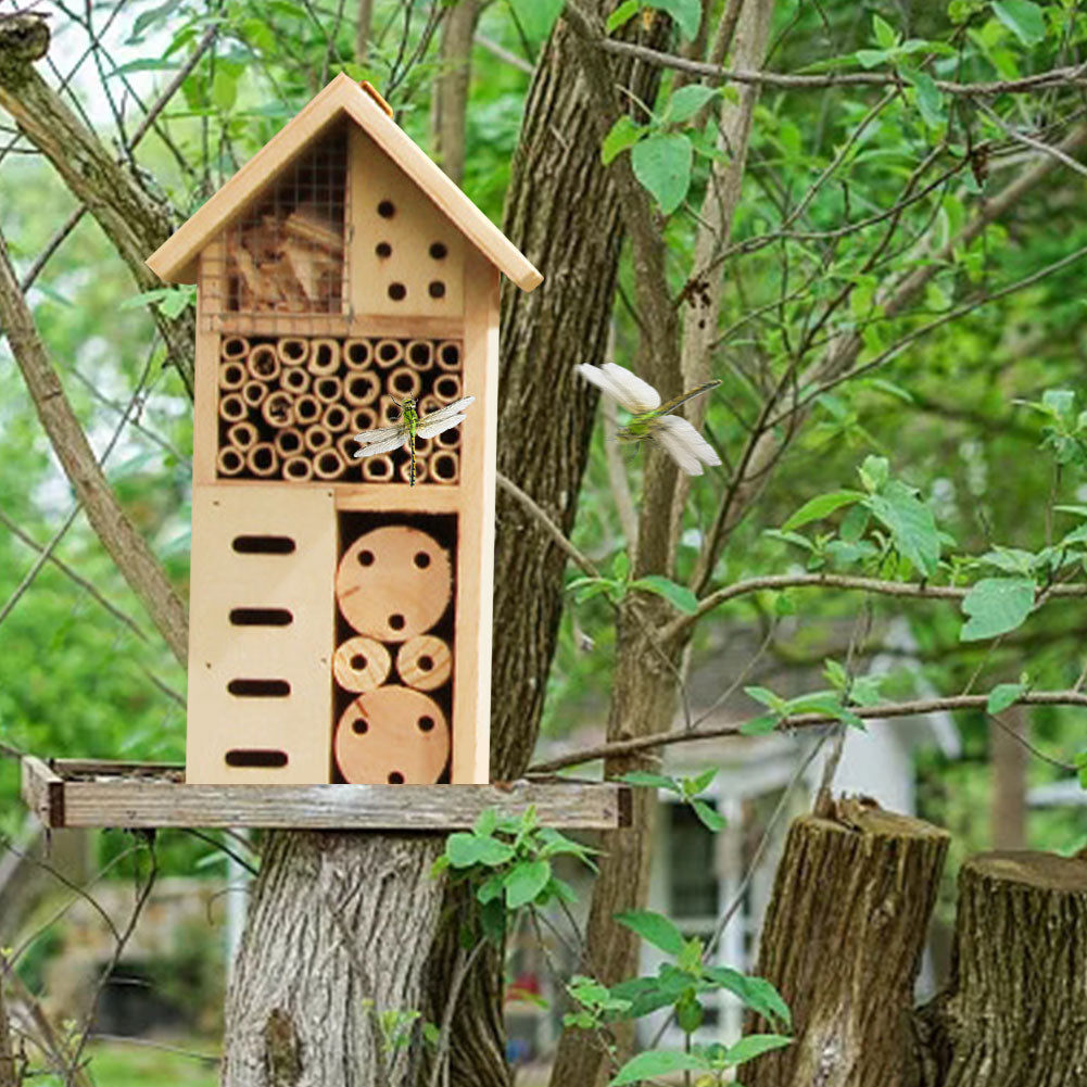 Insektenhotel Massivholz Freisteller auf weissem Hintergrund — Nisthilfe für Wildbienen kaufen