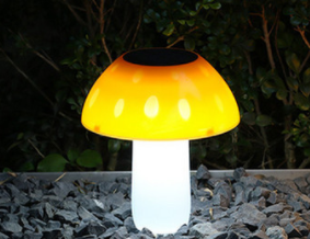 Solarbetriebene Pilzleuchten als Geschenkidee für Gartenliebhaber und Hobbygärtner