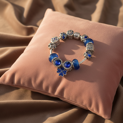 Kristall Charm Armband in königlichem Blau, ideal für besondere Anlässe und als persönliches Geschenk für Frauen.