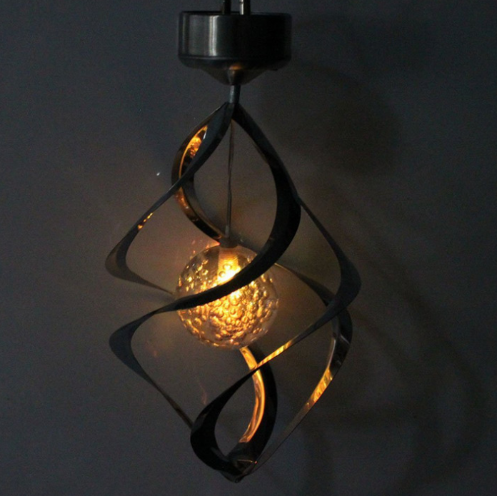 Solar Windspiel LED Nahaufnahme – Farbwechselnde LEDs leuchten automatisch bei Dämmerung