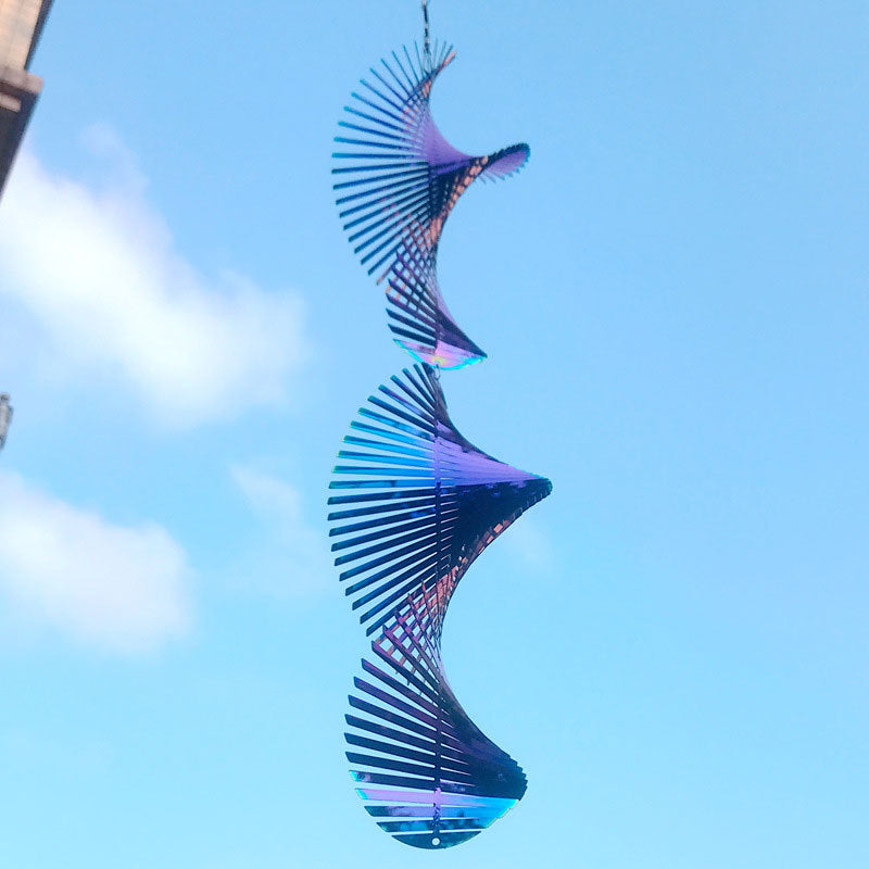 Windspiel hängend multicolor – Rotierendes Metall Windrad mit blau-lila Schimmer