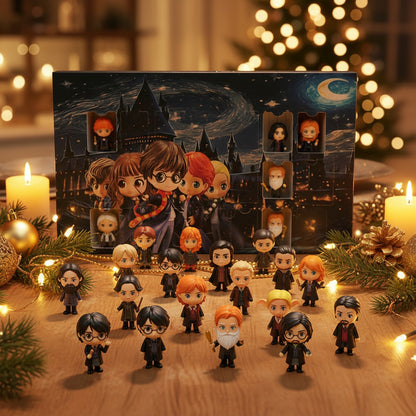 Gemütliche Weihnachtsstimmung mit dem Harry Potter Adventskalender 2025, der 24 bezaubernde Charakterfiguren zeigt, umgeben von Kerzen und Weihnachtsdekoration.