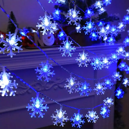 Warmweisse LED Lichterkette mit Schneeflocken für winterliche Atmosphäre