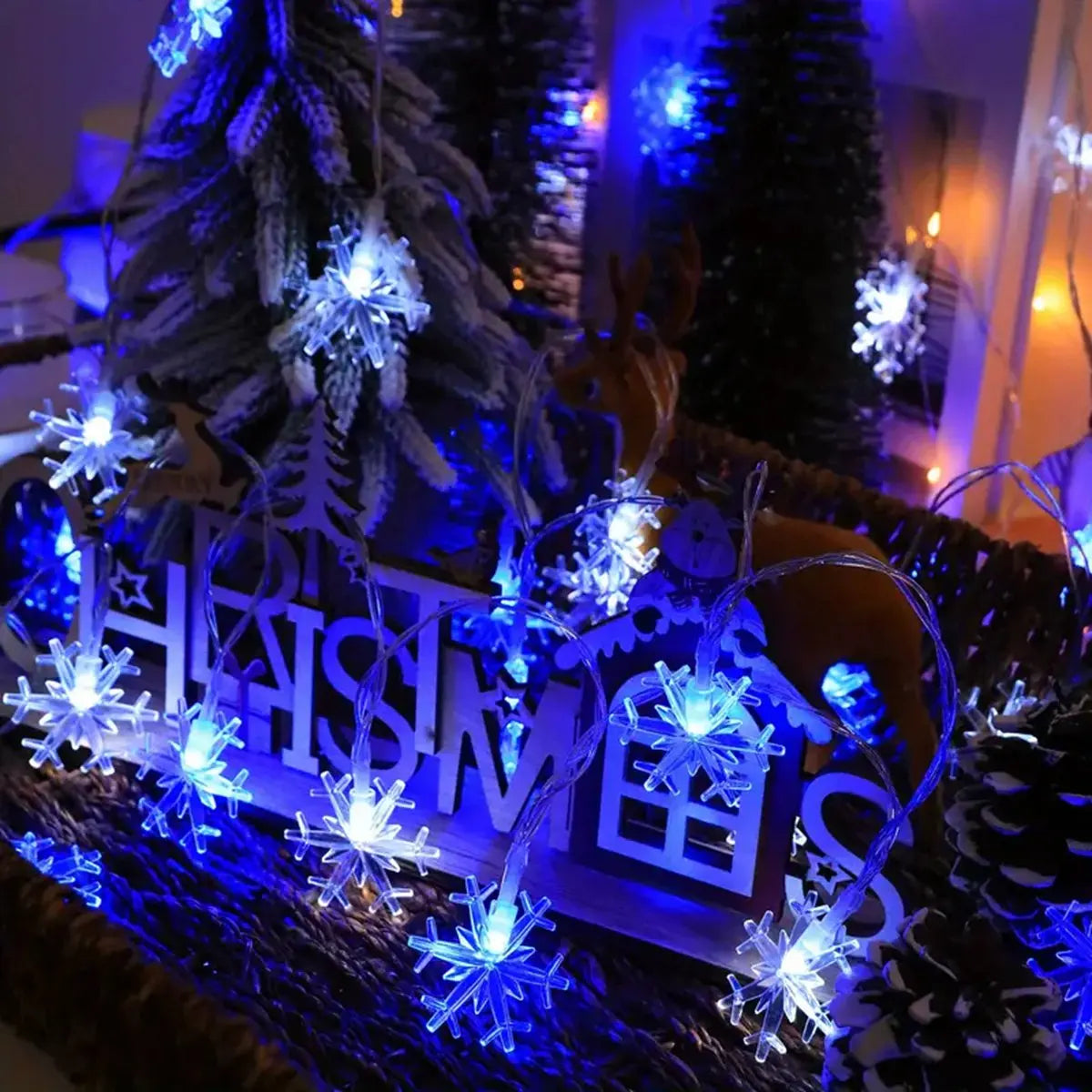 Detailansicht LED Schneeflocken aus Acryl mit warmweissem Licht