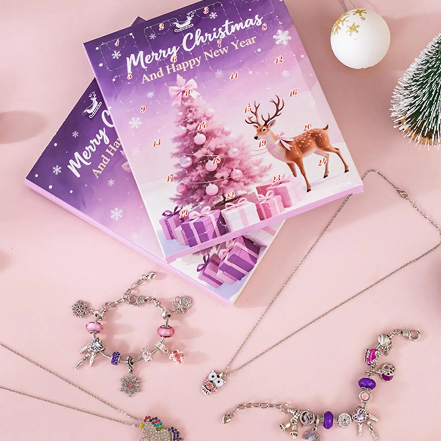Rosa Schmuck Adventskalender 2025 – Perfektes Geschenk mit 24 feinen Anhängern und Armbändern, Schmuck Adventskalender 2025 mit 24 Anhängern & Armbändern.