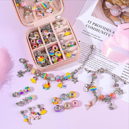 DIY Buntes Charm Armband Set – Schmuckbox für Mädchen mit bunten Perlen und Charms, ideal für kreative Schmuckgestaltung.