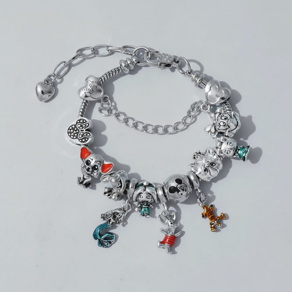 Winnie the Pooh Adventskalender 2025 - Innenansicht der Überraschungen, die hinter jedem Türchen verborgen sind.