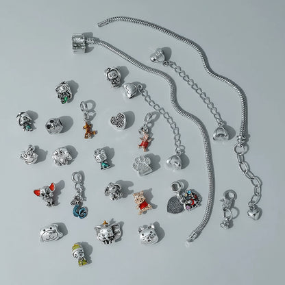 Winnie the Pooh Adventskalender 2025 - Figuren wie Winnie Puuh, Tigger und Ferkel, die bei Kindern beliebt sind.