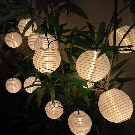Solar Lichterkette Outdoor mit zehn weissen Stoff-Lampions 1.5m für Garten und Balkon