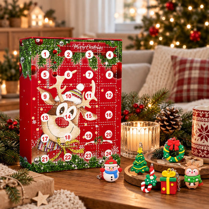 Elch Adventskalender mit Schlüsselanhänger-Figuren auf dem Couchtisch