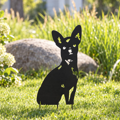 Hund Gartenstecker Chihuahua sitzend, schwarze Metall-Silhouette mit grossen Ohren als Gartendeko