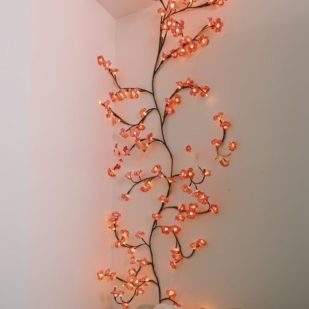 Kirschblütenzweig mit LED senkrecht an der Wand neben einem Durchgang