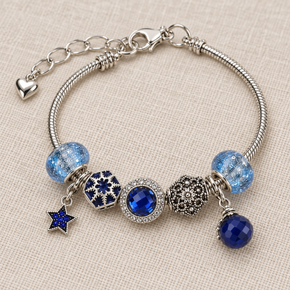 Silberfarbenes Armband auf Leinen mit hellblauen Glitzerperlen, Schneeflocken-Emaille, blauem Stein, Stern und Kugel