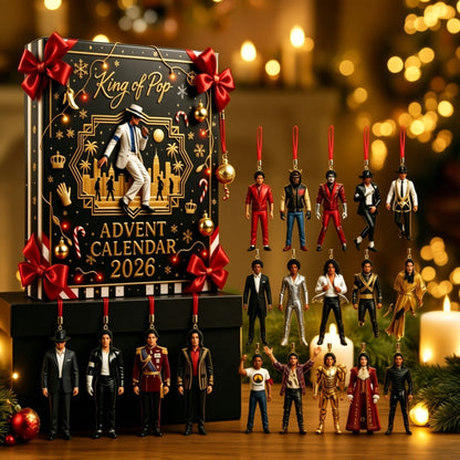King of Pop Adventskalender 2026 mit allen 24 Acryl-Anhängern vor Kerzen und Weihnachtsbaum