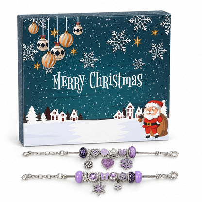Adventskalender Lila: petrolfarbene Box mit Schneedorf und Weihnachtsmann, davor zwei lila Charm-Armbänder