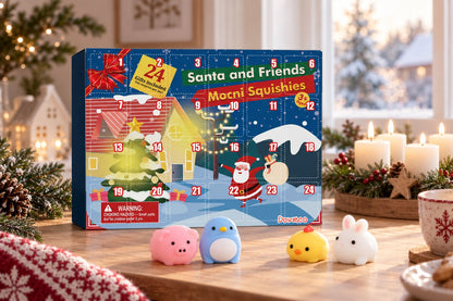 Mochi-Squishy-Adventskalender auf einem Holztisch am Fenster, davor Schweinchen, Pinguin, Küken und Hase