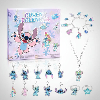 Box mit Aufschrift Advent Calendar und Etikett 24 Days, daneben Armband, Halskette, Stitch-Anhänger mit Karabiner und Ringe