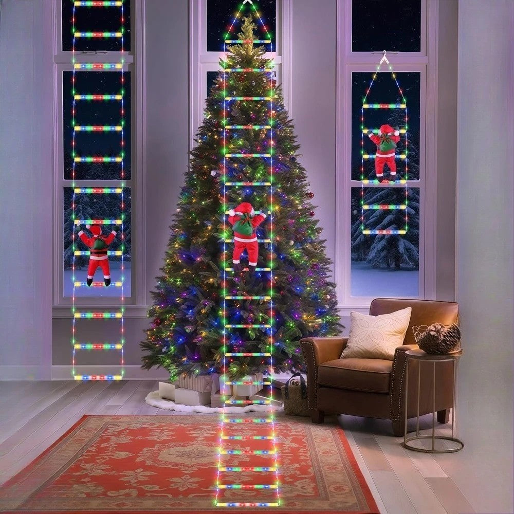 Bunte RGB-Weihnachtsmann Leiter am Christbaum im Wohnzimmer und an zwei Fenstern