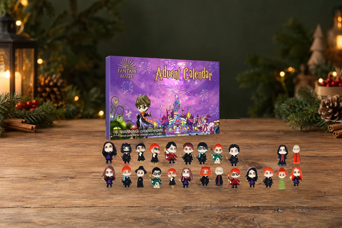 Fantasy-Adventskalender für kleine Magier auf rustikalem Eichentisch mit Tannenzweigen, Zapfen und Laterne
